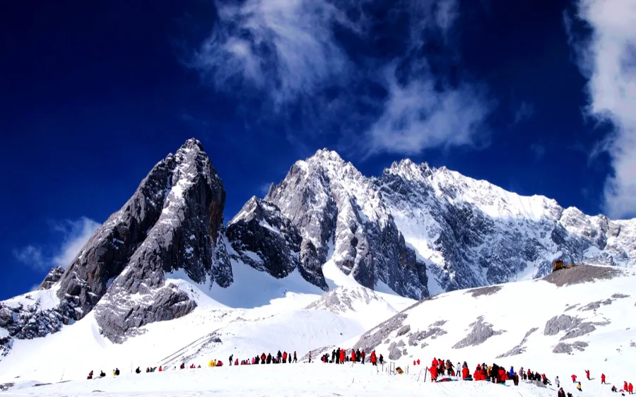 Jade Dragon Snow Mountain Travel Guide: Tickets, Cable Cars, Altitude and Best Routes article image