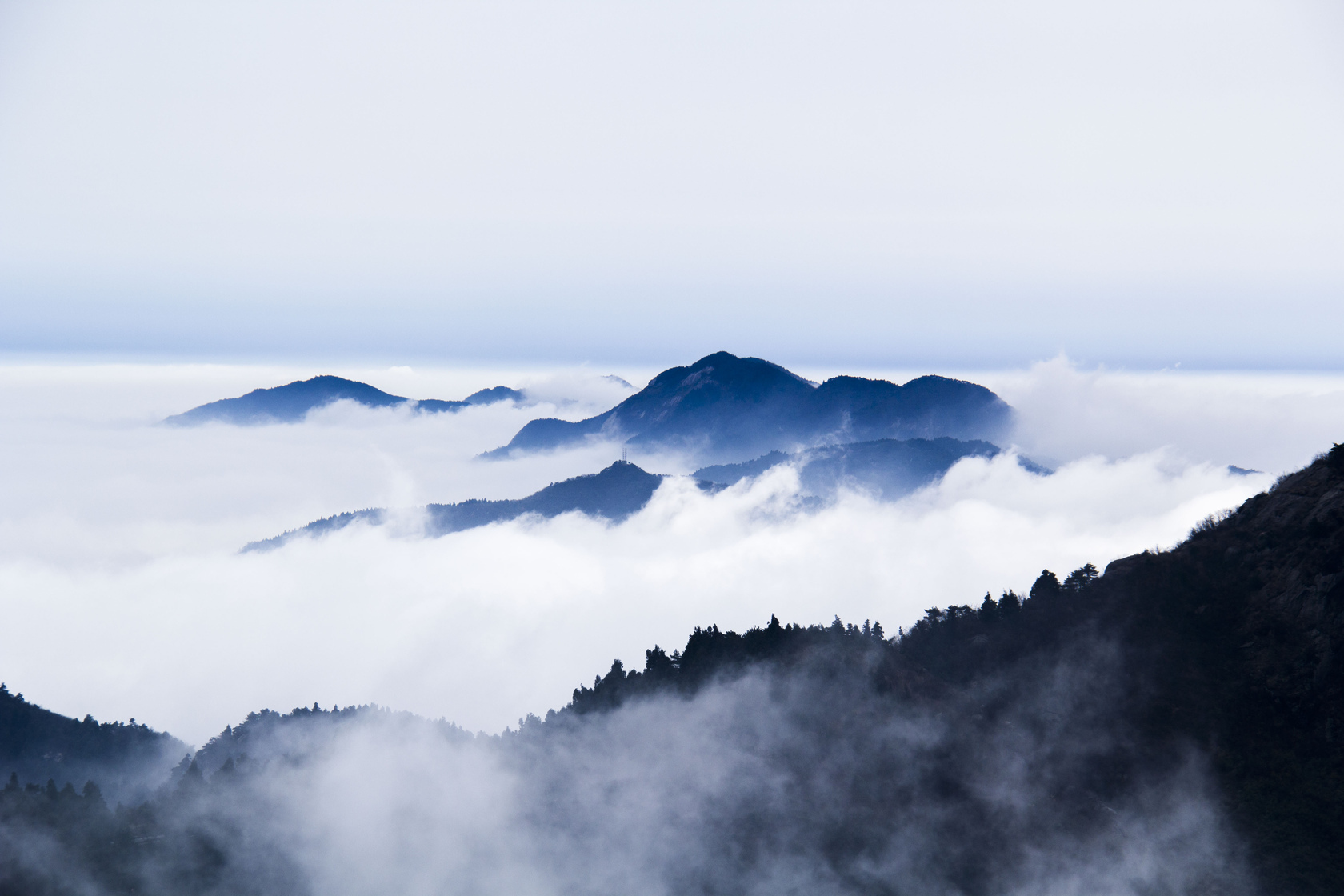 Clouds and mist around Mount Heng in Hunan